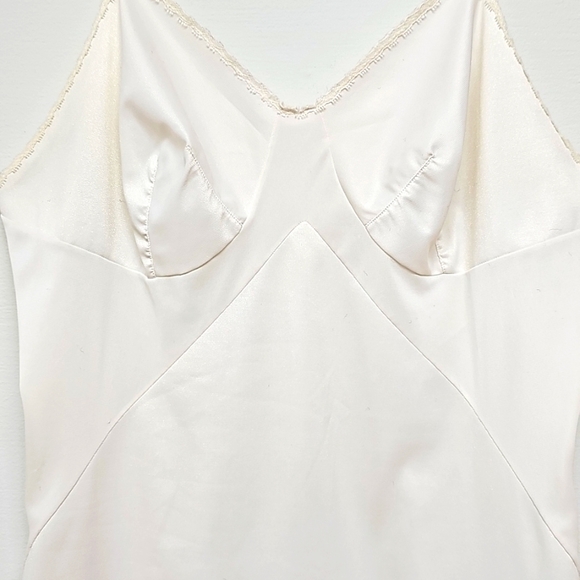 Vanity Fair Vintage Full Slip Dress Size 32, Please READ DESCRIPTION - Picture 2 of 13